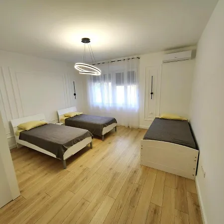 Luxury 2 *